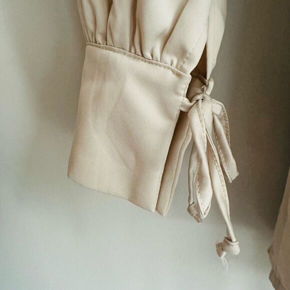 VENTI6 Italy Wrap Tie Blouse Champagne Tan Satin Size Medium - Picture 3 of 6